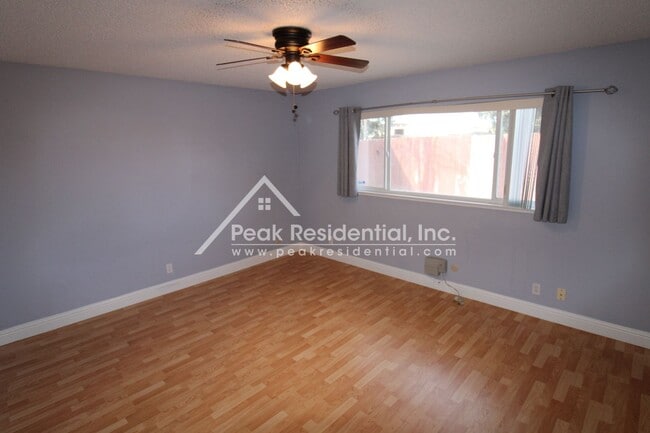 Building Photo - Cute 2bd/2ba Duplex with Garage - Walk to ...