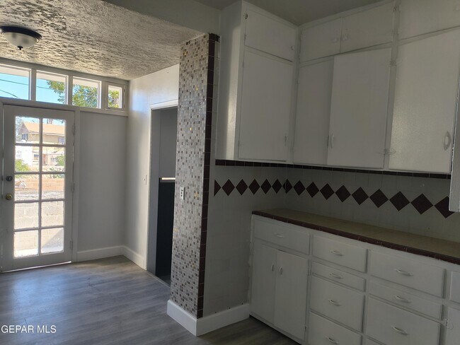 Building Photo - 714 N San Marcial St