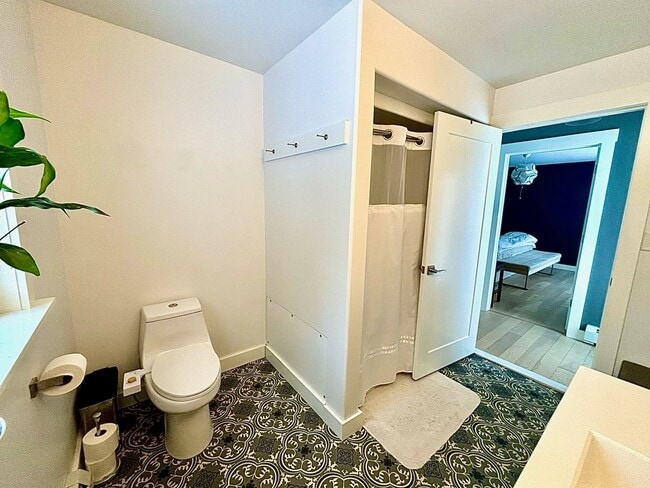 Building Photo - Bright & Airy Home Near Brettun’s Pond – Scenic Views & Modern Comfort