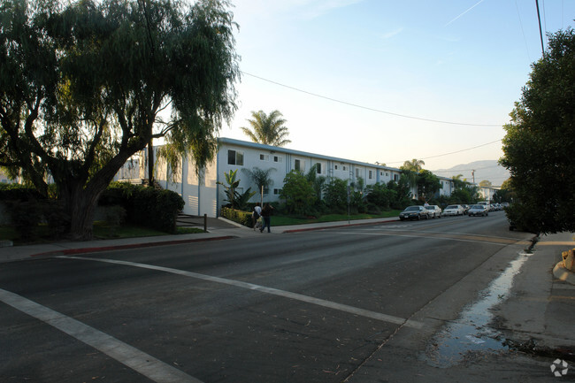 Building Photo - La Loma Apartments