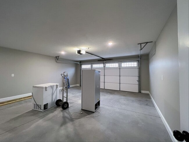 Building Photo - LOCATED IN GIBBS... FANTASTIC 3 BEDROOM HOME!!