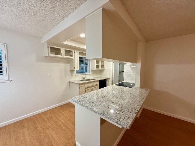 Building Photo - Conveniently located single story home!