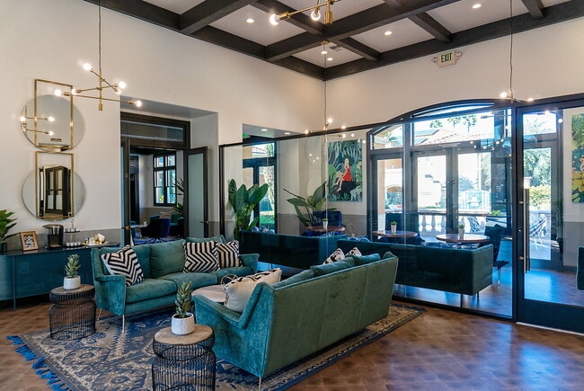 Building Photo - Villa Veneto at Palm Valley