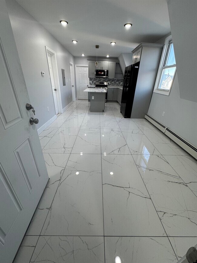 Building Photo - 321 Avenue C