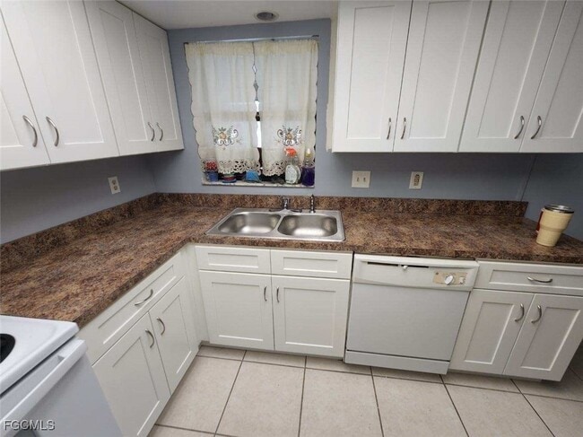 Building Photo - 511 Corinne Dr