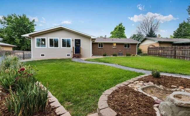Building Photo - Modern 3 Bedroom 1 Bath Near Downtown Longmont!
