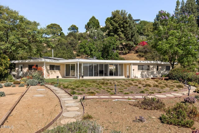 Building Photo - 2075 Linda Flora Dr
