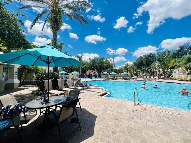 Building Photo - 2413 Silver Palm Dr