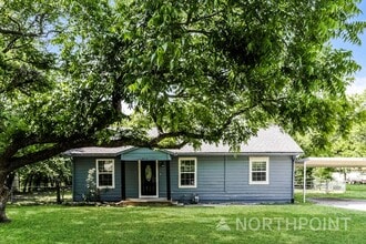 Building Photo - 3 BR/2BA | Newly Renovated Single Family Home  | Great Size Backyard| Quiet Neighborhood!
