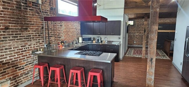 Building Photo - 693 W North St