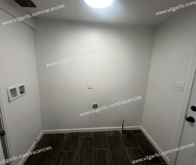 Building Photo - Newly Renovated 3-Bedroom • 1-Bathroom Home