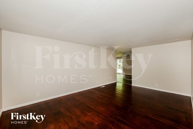 Building Photo - 9420 Shenandoah Dr