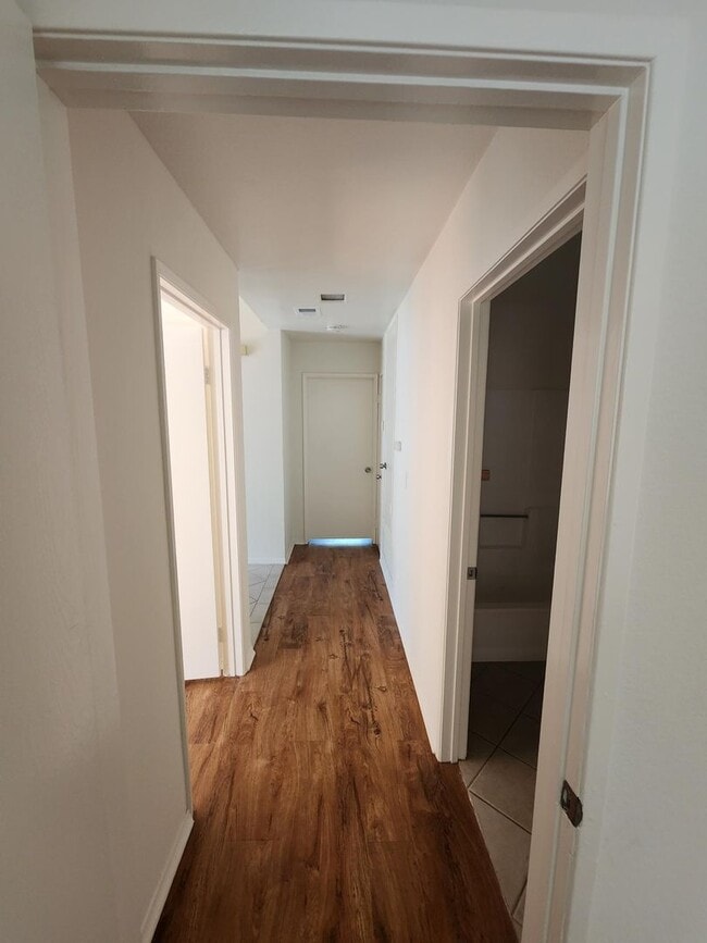 Building Photo - Sunset View! 3 Bedroom 2 Bath Home,