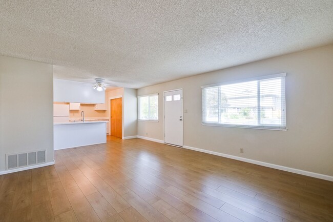 Building Photo - 2 Bedroom Condo Style Unit in South San Jo...