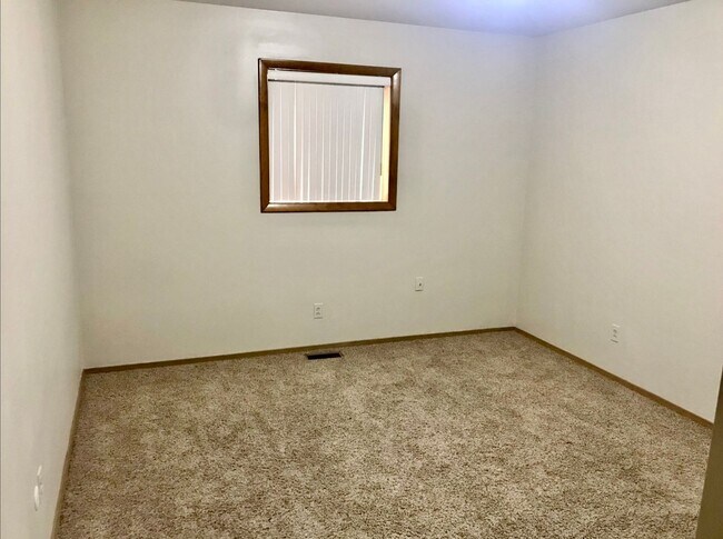 Building Photo - Large 1 Bedroom 1 Bath at Indian Village Apartments