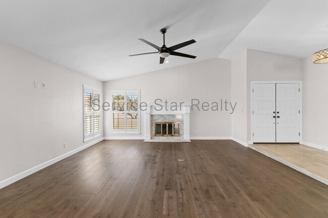 Building Photo - 1703 N La Rosa Dr