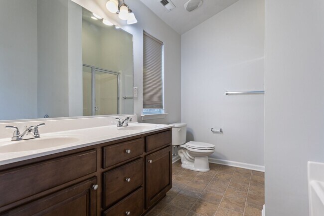 Building Photo - 60 Manilla Ln