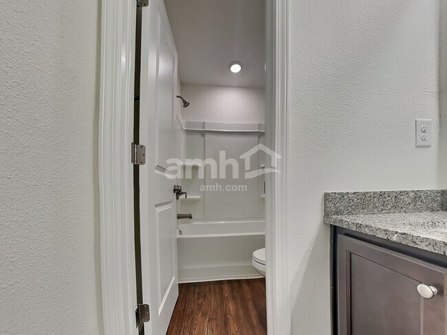 Building Photo - 5807 Hampton Creek Rd