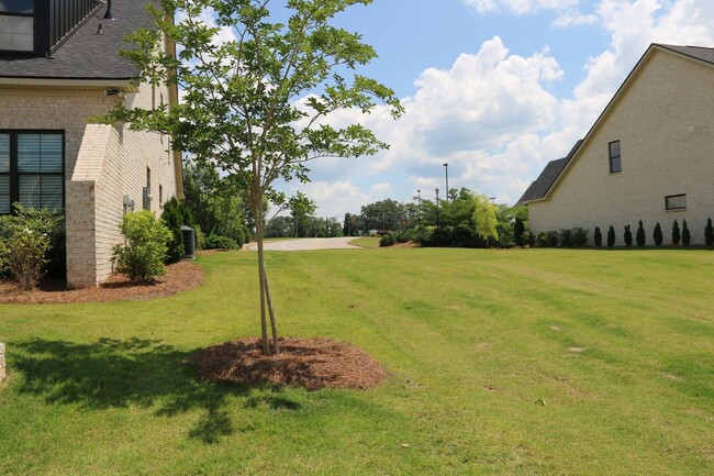 Building Photo - Gorgeous Rosemary Gate Townhome