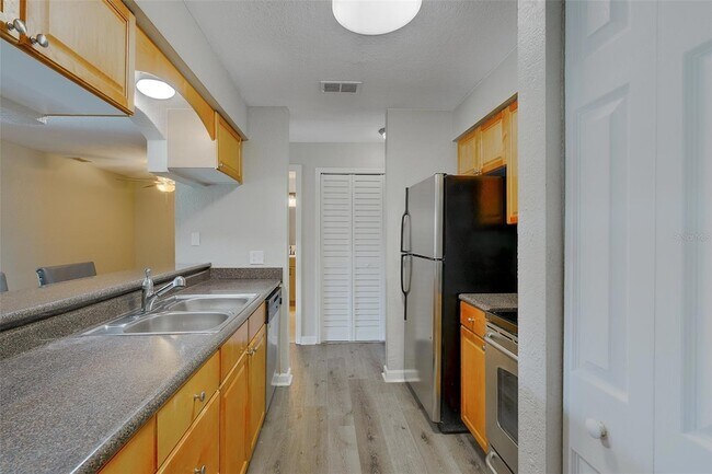 Building Photo - 12293 Sailwinds Dr