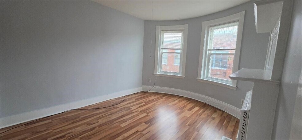 Building Photo - 15 Linden St