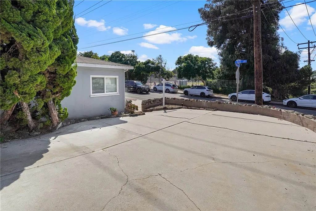 Large front deck area - 1500 Voorhees Ave