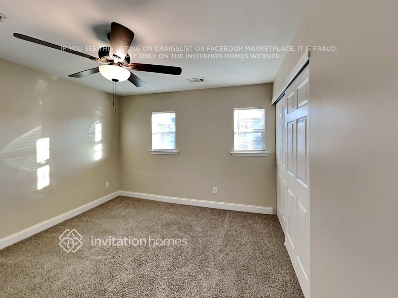 Building Photo - 380 Roseglen Dr NW