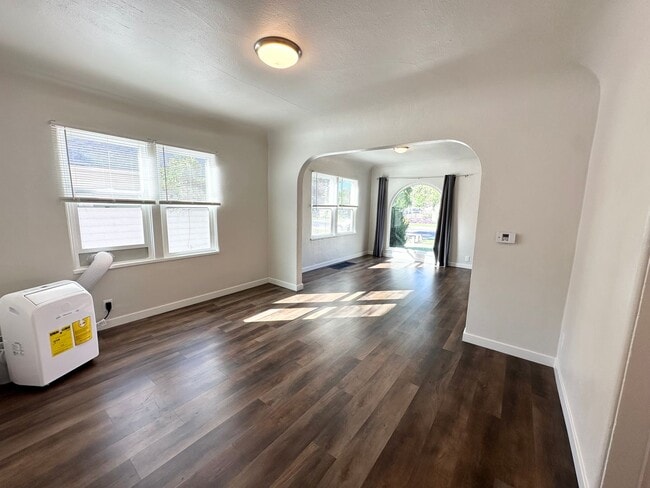 Building Photo - Adorable remodeled in 2023 2 bedroom 1 bathroom duplex available soon!
