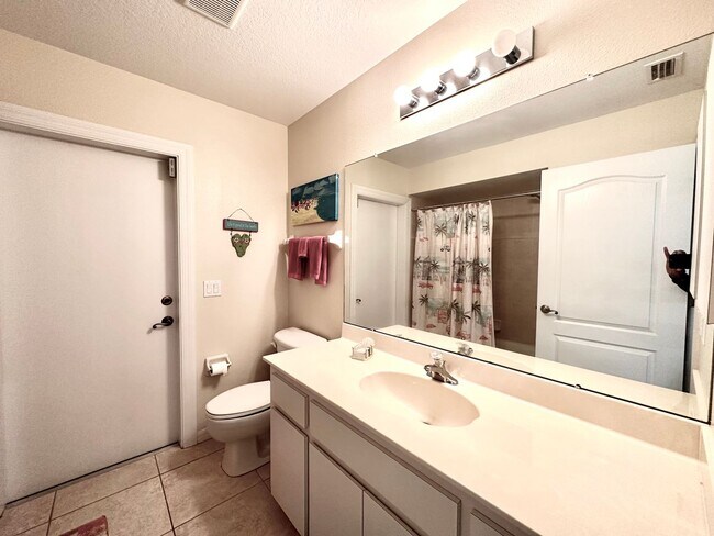 Building Photo - Beautiful 3 bed 2 bath Rental Home.