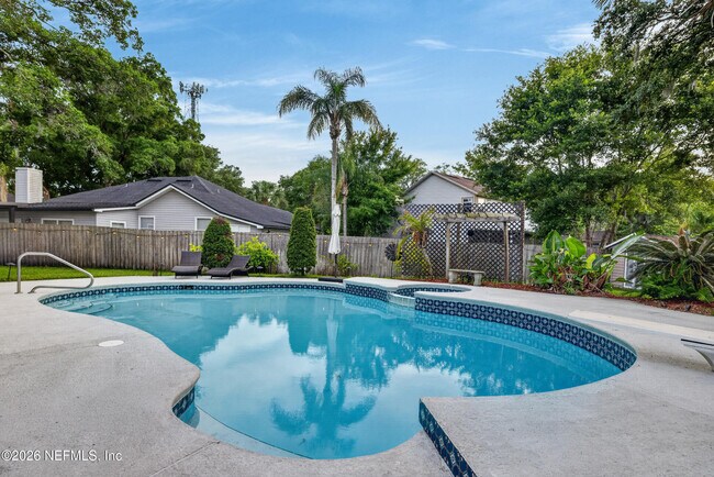 Building Photo - 9370 Jaybird Cir E