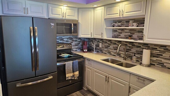 Building Photo - 4575 Cove Cir