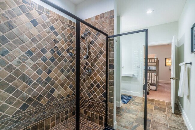 Building Photo - 3115 High Ridge Rd