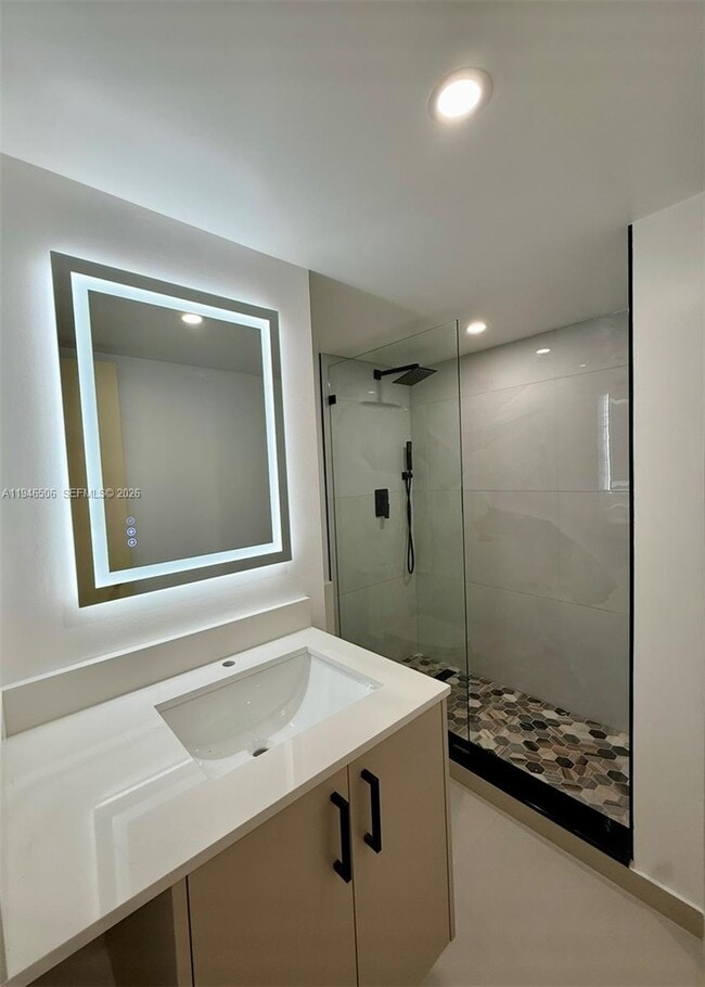 Building Photo - 14293 Kendale Lakes Cir