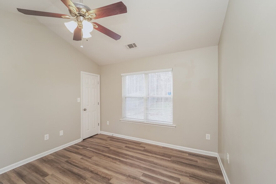 Building Photo - 4621 Bomar Dr