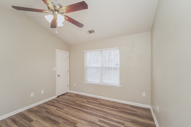 Building Photo - 4621 Bomar Dr