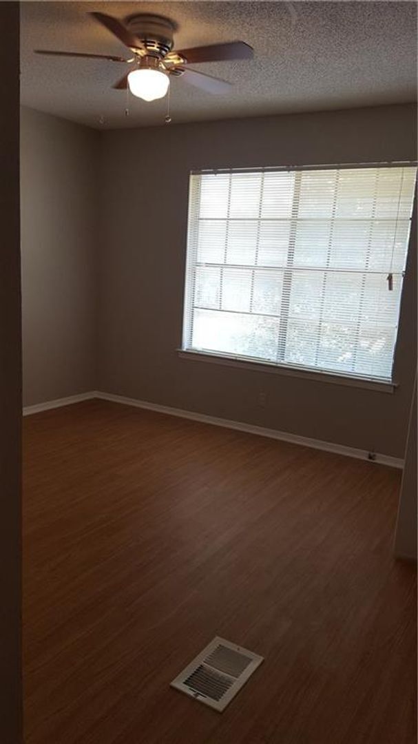Building Photo - 507 Algerita Dr
