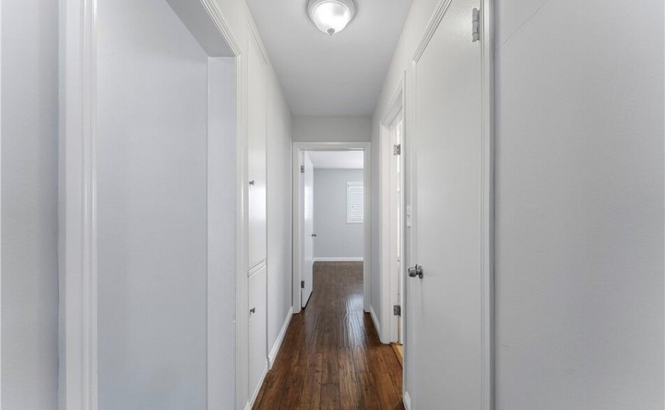 Building Photo - 1218 E Washington Blvd