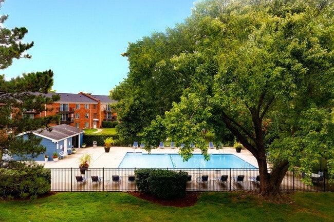 Building Photo - 4400 W Lake Ave