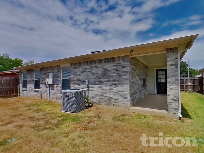 Building Photo - 720 Charles City Dr