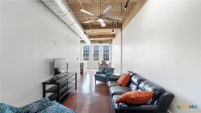 Building Photo - 222 Losoya St