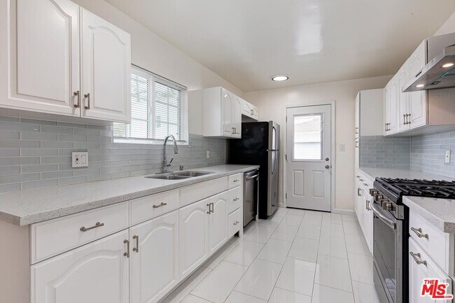 Building Photo - 5873 Dauphin Ave.