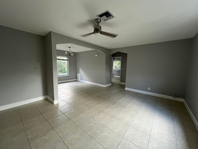 Building Photo - 113 Edwards Ln