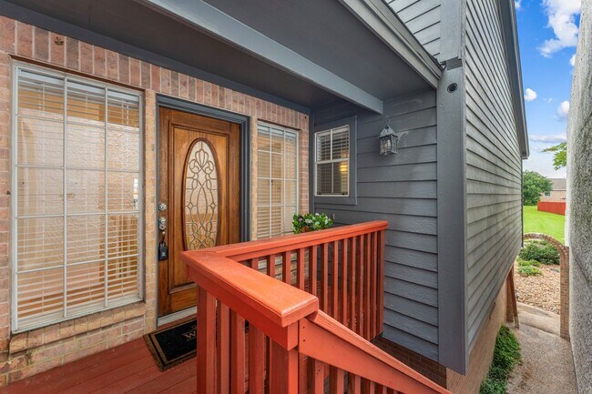 Building Photo - 225 Capetown Way