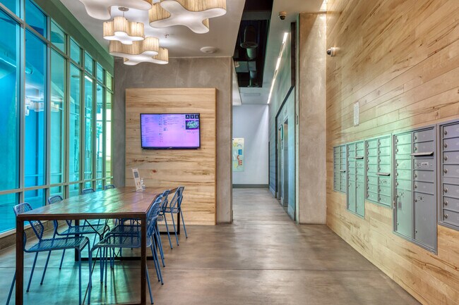 Building Photo - 200 S Los Angeles St