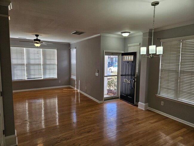 Building Photo - Charming 2br/2.5ba in Delta Lake, end unit townhome! Available now!