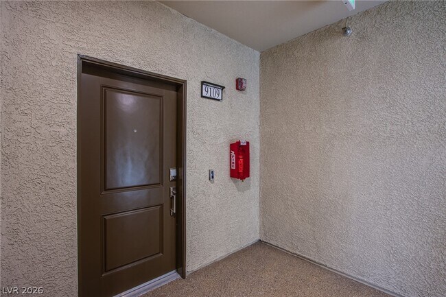 Building Photo - 2555 Hampton Rd