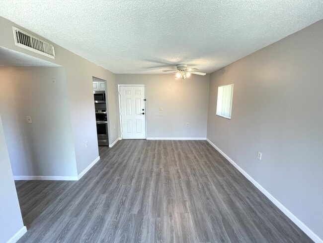 Building Photo - 1153 Lake Victoria Dr