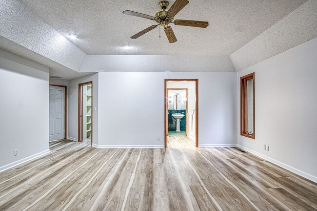 Building Photo - Lake Balboa | Home | Unfurnished