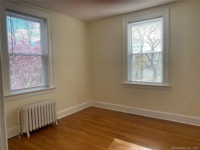 Building Photo - 512 Townsend Ave
