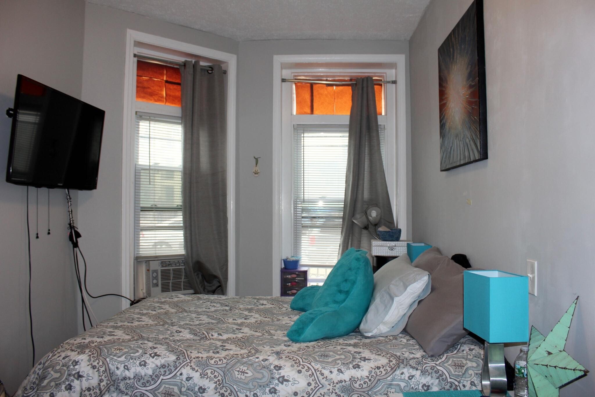 Building Photo - 65 Park Dr